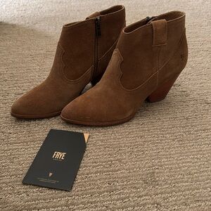 Frye Women’s Reina Ankle Suede booties 7.5